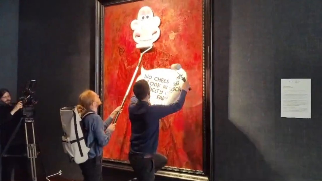 Activistas vandalizan el primer retrato oficial del rey Carlos III