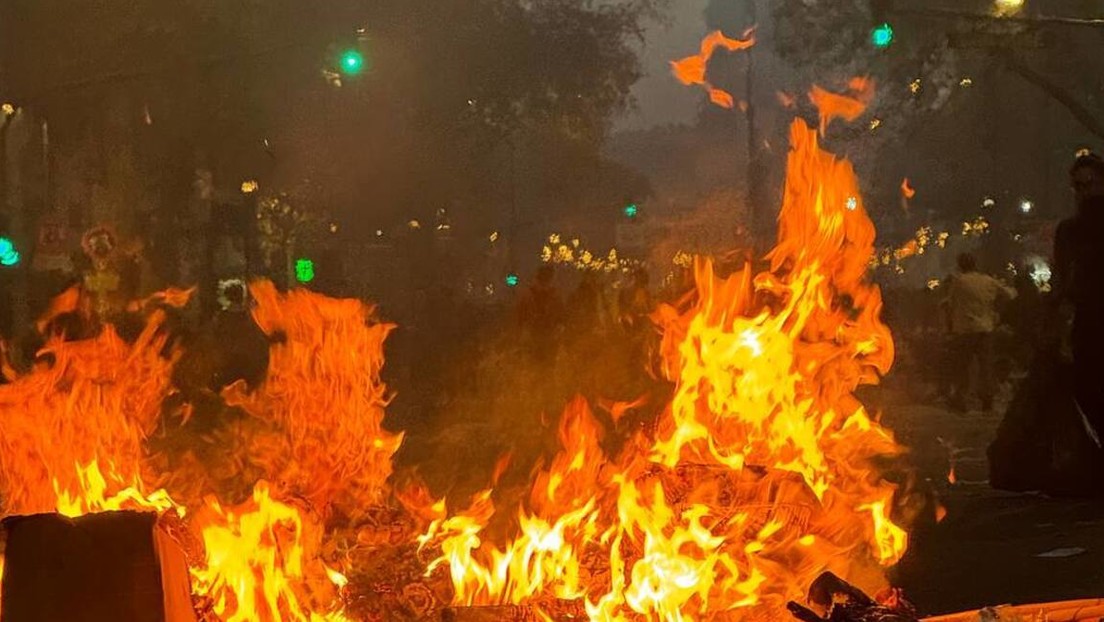 VIDEOS: La represión policial a los manifestantes que protestan contra la Ley Bases en Argentina