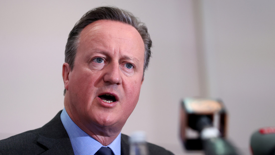 Cameron promete perseguir y sancionar a todo ruso