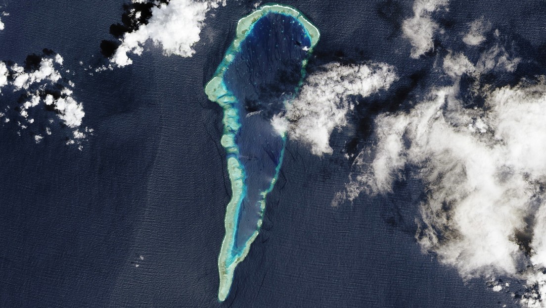 Un barco filipino colisiona con una nave china en aguas en disputa