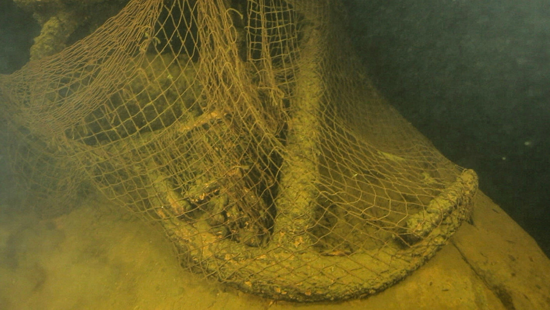 El misterio 'pirata' que ocultan las aguas de un lago ruso (FOTOS)