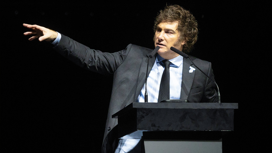 Milei vuelve a la carga contra Sánchez y le llama cobarde