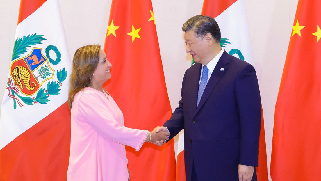 Dina Boluarte viaja a China