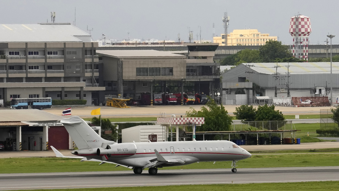 Un avión con Julian Assange a bordo aterriza en Bangkok