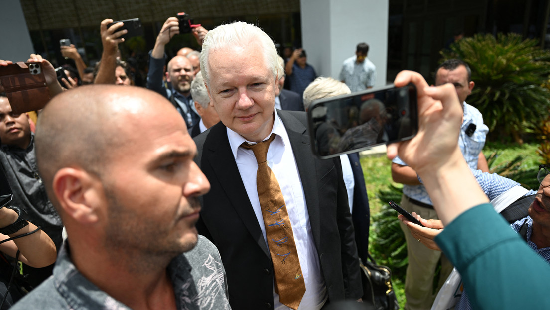 Liberan a Julian Assange, MINUTO A MINUTO