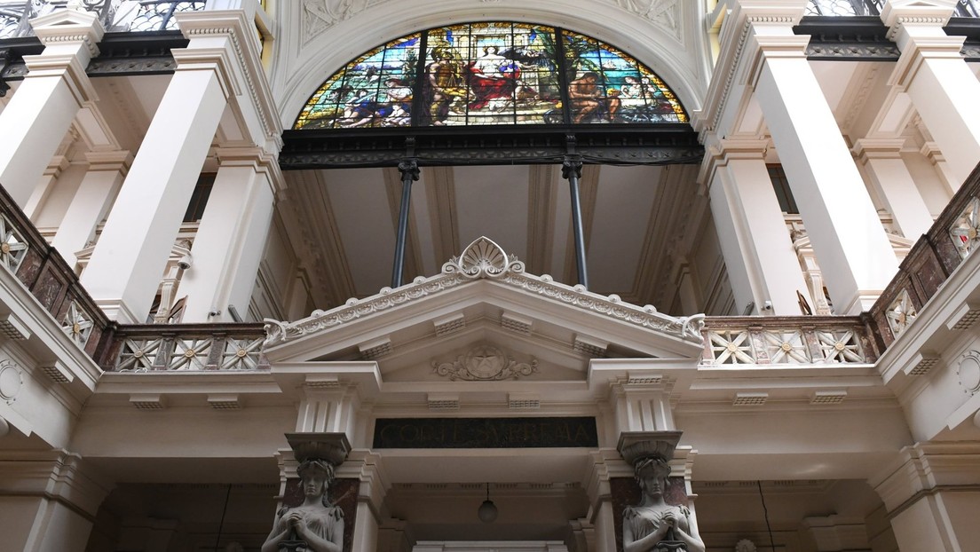 Confirman condena a militares de la dictadura de Pinochet por torturar a un profesor