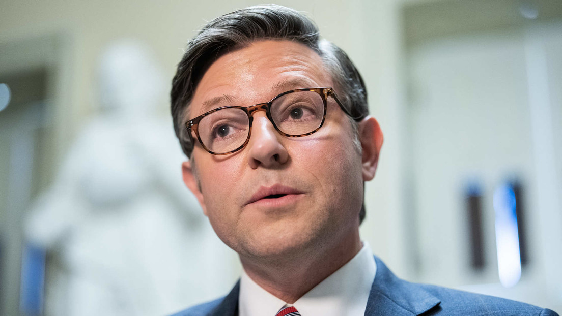 Mike Johnson llama a la Administración de Biden a hacerlo dimitir