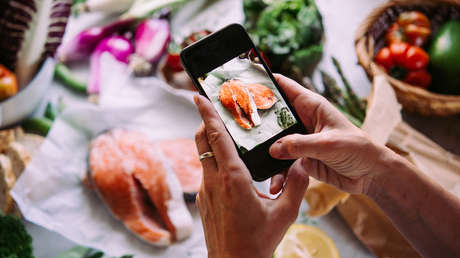 Descubren un beneficio de fotografiar la comida