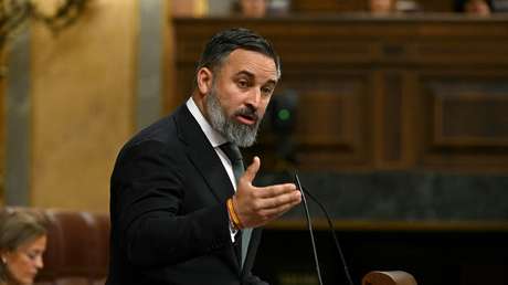 Duelo epistolar: Abascal le dice a Sánchez que los españoles son víctimas de su "corrupción"