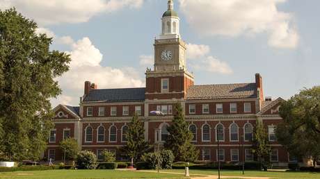 Retiran el título universitario al rapero P. Diddy por el video de la agresión a su exnovia