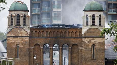 VIDEO: Incendio devora totalmente una iglesia que albergaba históricos e "invaluables" murales