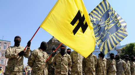 EE.UU. permite a los neonazis ucranianos utilizar sus armas