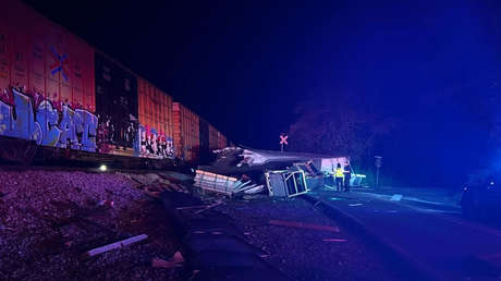 VIDEO: Momento en que un tren embiste un camión en EE.UU.