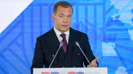 Medvédev: Sería justo exigir reparaciones a Occidente "por sus políticas coloniales"