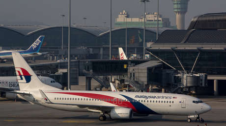 VIDEO: Un Boeing 737 echa chispas tras el despegue