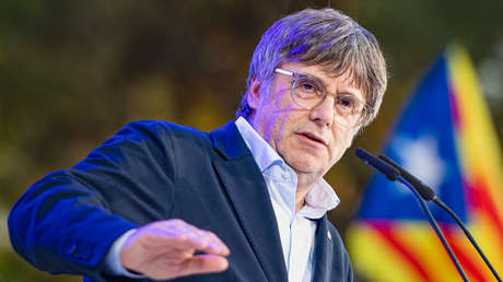 Un juez imputa a Puigdemont el delito de alta traición