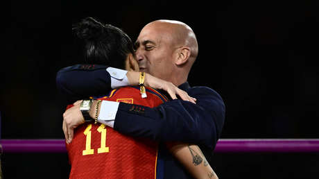 Supremo de España avala que un beso no consentido es una agresión sexual