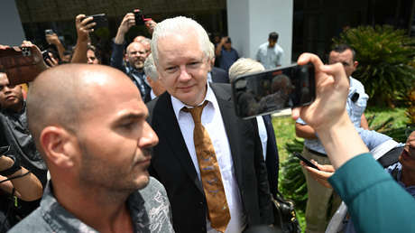 Liberan a Julian Assange, MINUTO A MINUTO