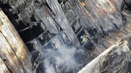 El momento en que se produce un incendio en una fábrica de baterías (VIDEO)