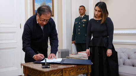 Petro dice que Laura Sarabia fue hospitalizada por "violenta arremetida" mediática