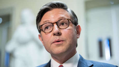 Mike Johnson llama a la Administración de Biden a hacerlo dimitir
