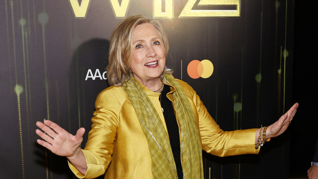 Hillary Clinton da luz verde a 'prankers' rusos para sacar supuestos trapos sucios de Trump