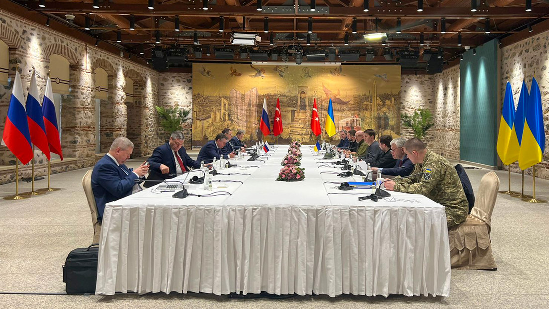 Putin: Los acuerdos de Estambul sobre Ucrania siguen "sobre la mesa"