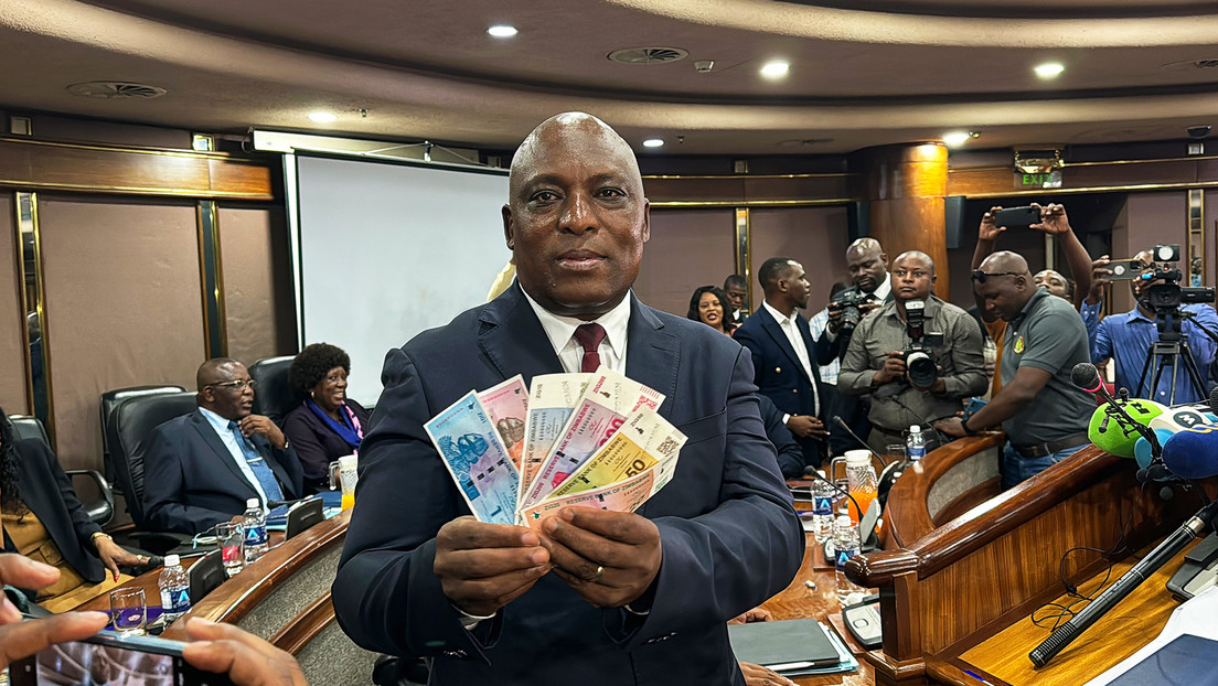 Apostar por el oro y deshacerse del dólar es el plan de un Estado africano