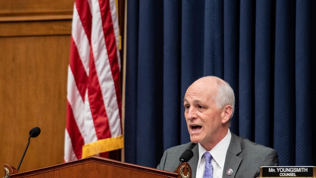 "Si Biden sigue con su campaña, será un error", dice un importante congresista demócrata