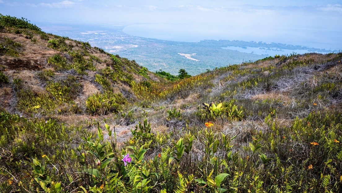 Nicaragua: una foto al lado del retrato de Sandino