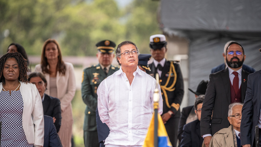 Petro anuncia "cambios tácticos" en las Fuerzas Armadas para combatir a quienes "no quieren la paz"