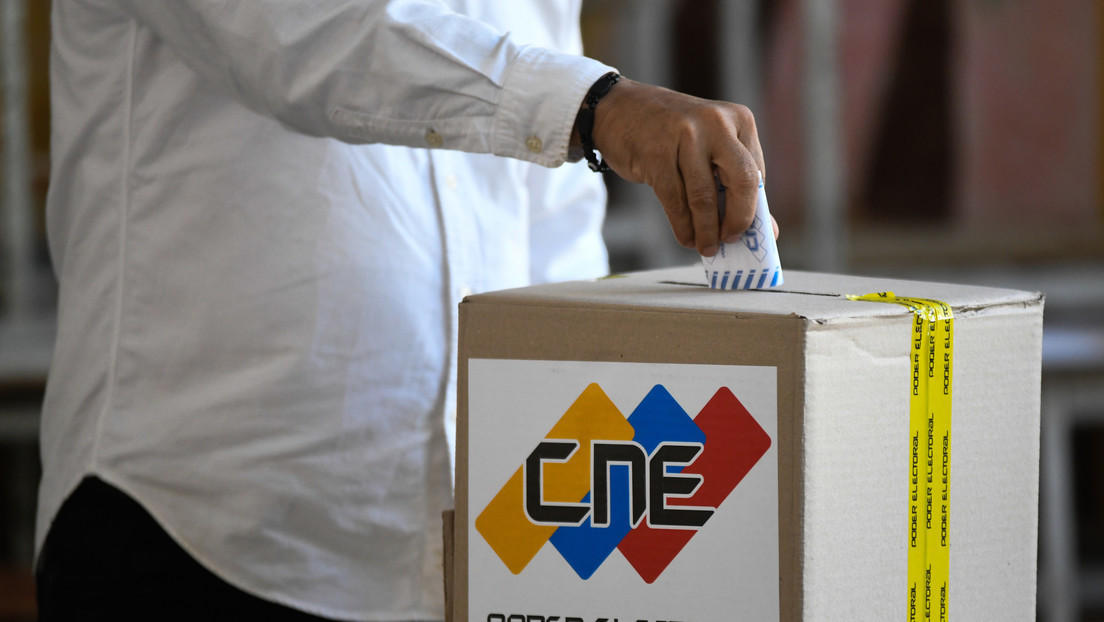 Venezuela desmiente cierre de su espacio aéreo y denuncia campaña para desacreditar las elecciones