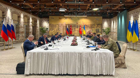 Putin: Los acuerdos de Estambul sobre Ucrania siguen "sobre la mesa"