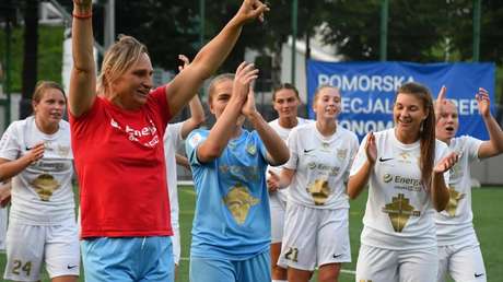 Portera de un club de fútbol femenino resultó ser un hombre buscado por la Justicia