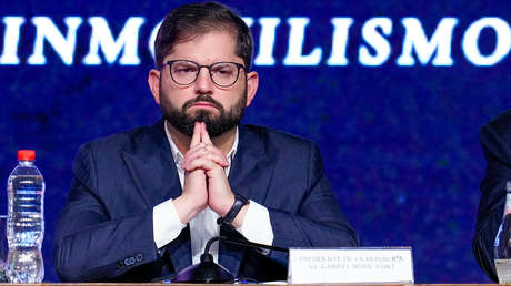 Pedidos de renuncia y de estado de sitio: masacres sumen a Boric en una crisis política en Chile