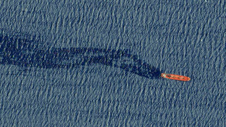 Imágenes satelitales muestran mancha de petróleo en el mar Rojo tras ataque hutí