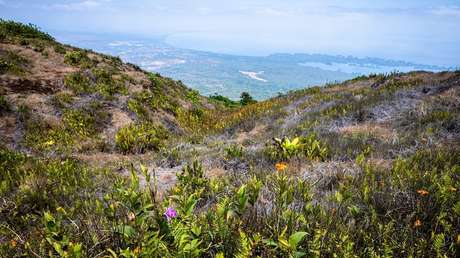 Nicaragua: una foto al lado del retrato de Sandino
