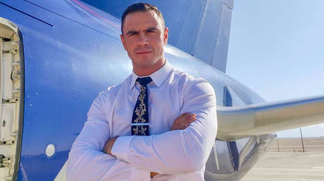 Aerolíneas rusas desatan un 'concurso de belleza' de azafatos (VIDEOS)