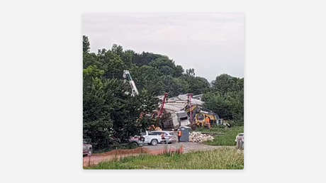 VIDEO: Descarrila un tren en Minnesota y 15 vagones quedan amontonados en la vía
