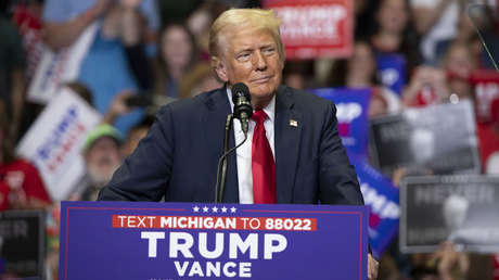 Trump donó miles de dólares a las campañas de Kamala Harris y Joe Biden