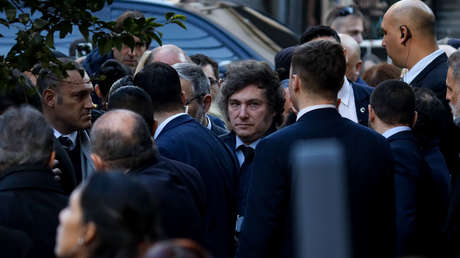 Sí hay plata: Milei otorga más de 100 millones de dólares a la Secretaría de Inteligencia