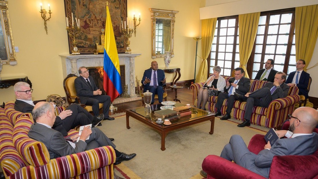 Canciller colombiano se reúne con embajadores para tratar la situación en Venezuela