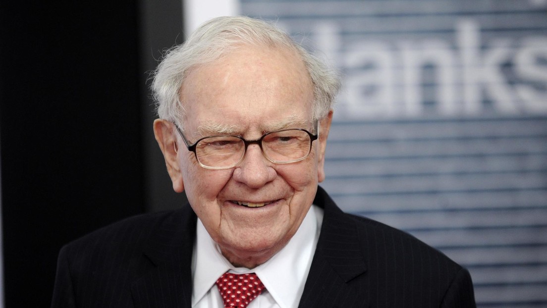 El conglomerado de Warren Buffett vendió casi la mitad de sus acciones de Apple