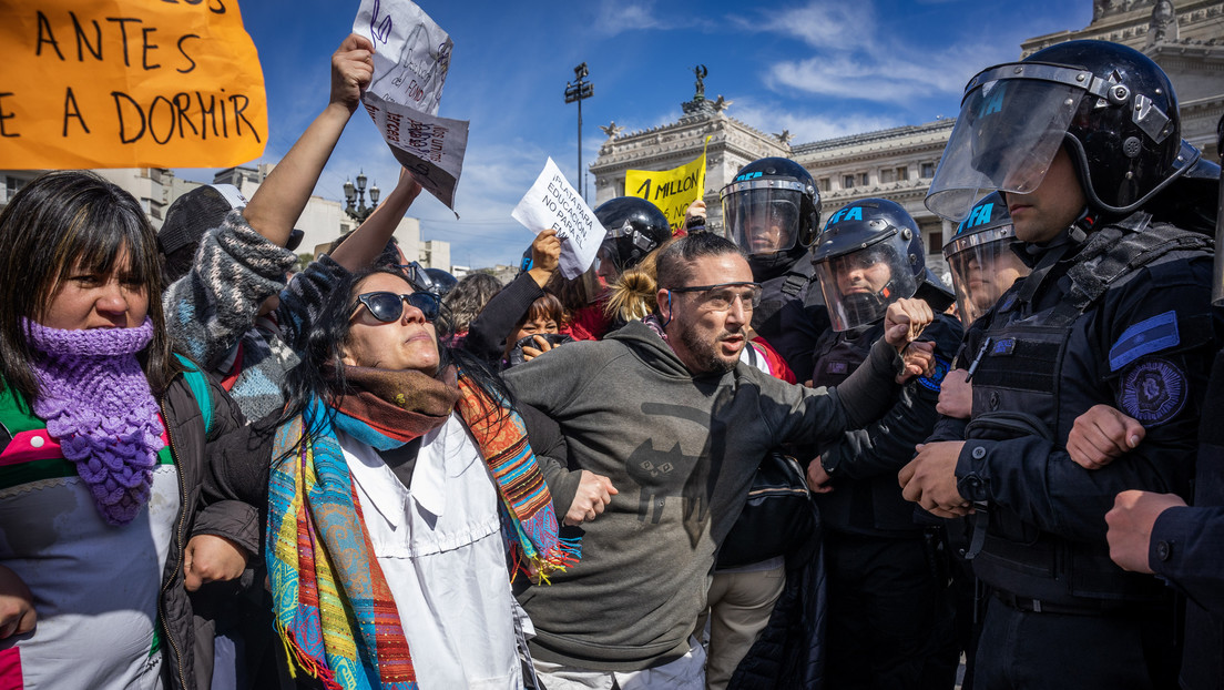 Diputados de Argentina aprueban ley que obliga a abrir las escuelas los días de paro docente