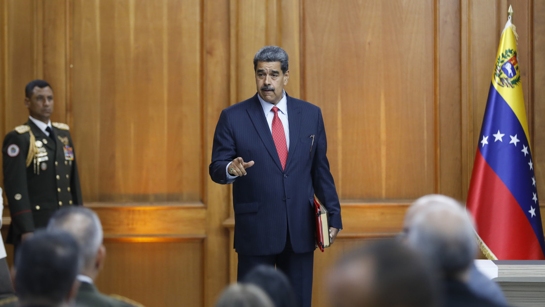 Maduro responde a Petro: "Jamás yo con Colombia practicaría la diplomacia de micrófono"