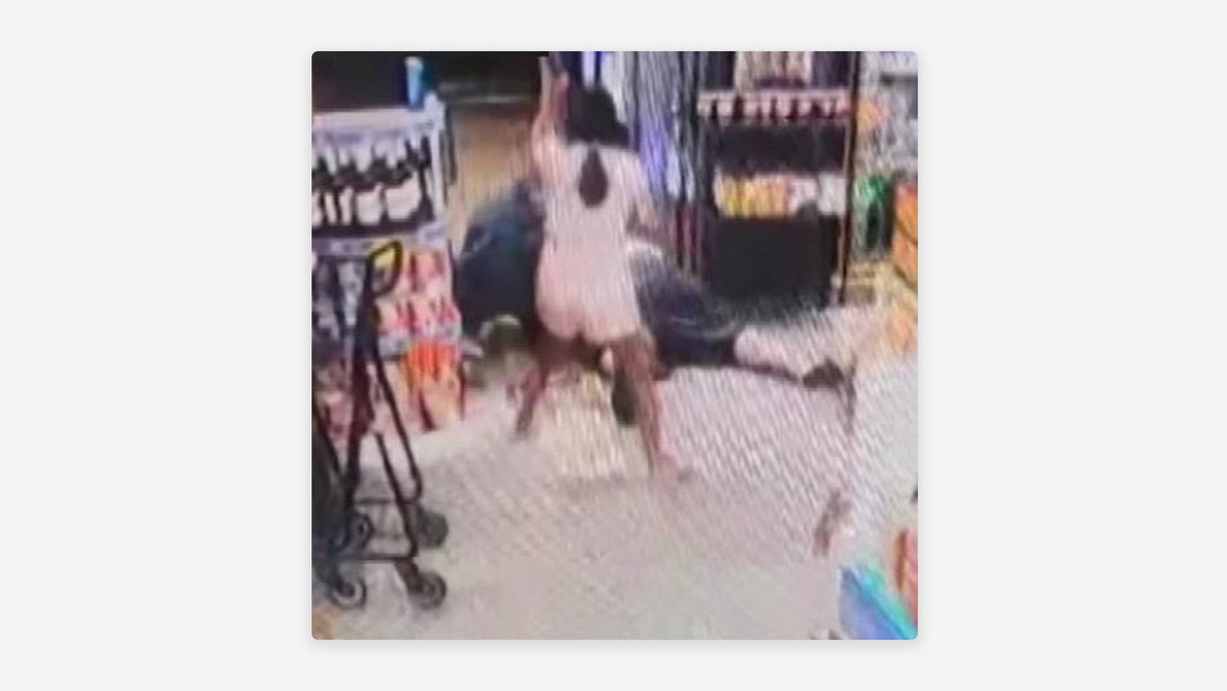 VIDEO: Intenta robar una tienda, pero una niña de 8 años lo castiga