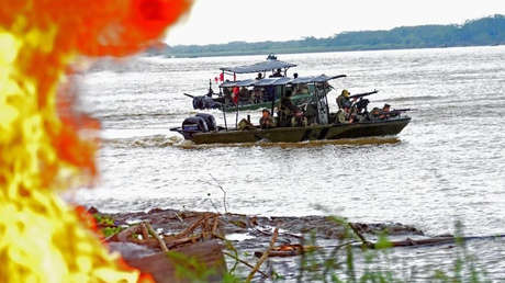 Colombia y Perú desmantelan laboratorios de droga y maquinaria ilegal en la Amazonía