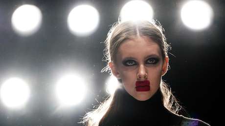 Un 46 % de rusos rechazaría una cita con una chica con labios agrandados