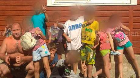 Una rusa saca bajo ataque a ocho niños en coche y escapa de un dron de Kiev que los perseguía