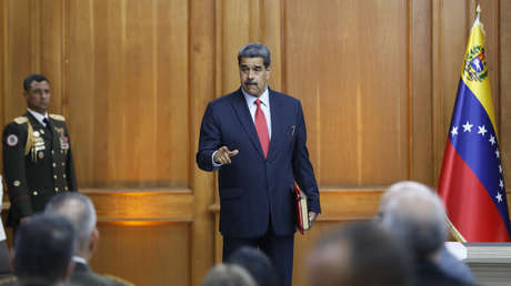 Maduro responde a Petro: "Jamás yo con Colombia practicaría la diplomacia de micrófono"